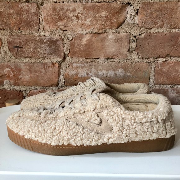 TRETORN Women's Faux Fur Sherpa Teddy Fleece Sneaker Nylite18plus  | Size 6.5 - Picture 4 of 11